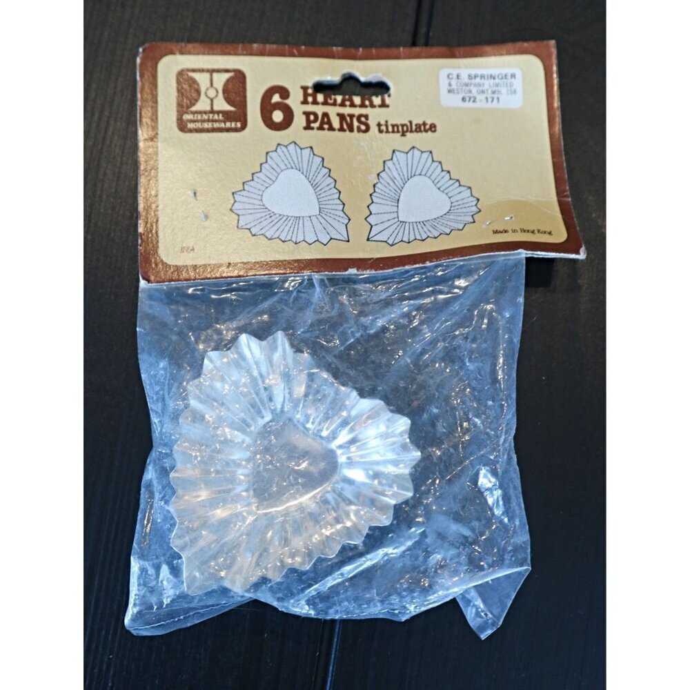 Vintage Mini Tin Tart Tarttlet molds In Packaging - Triangle Heart Shape